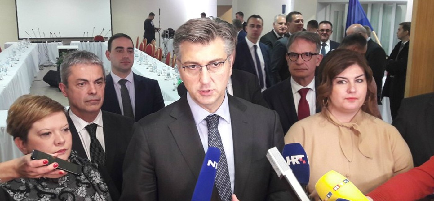 Potpisivanjem 36 milijuna kuna vrijednih ugovora pružena je ruka razvoju Slavonije, Baranje i Srijema